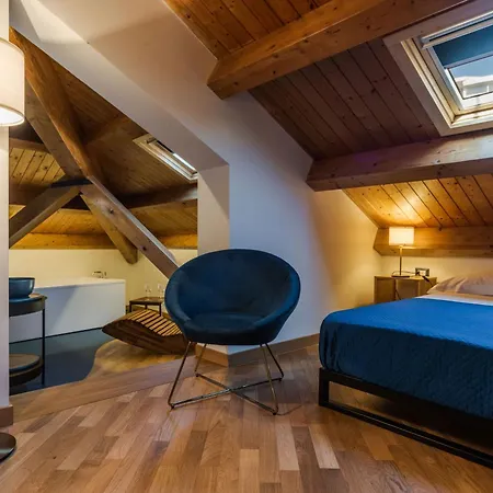 Palazzo Pastura And Katánie